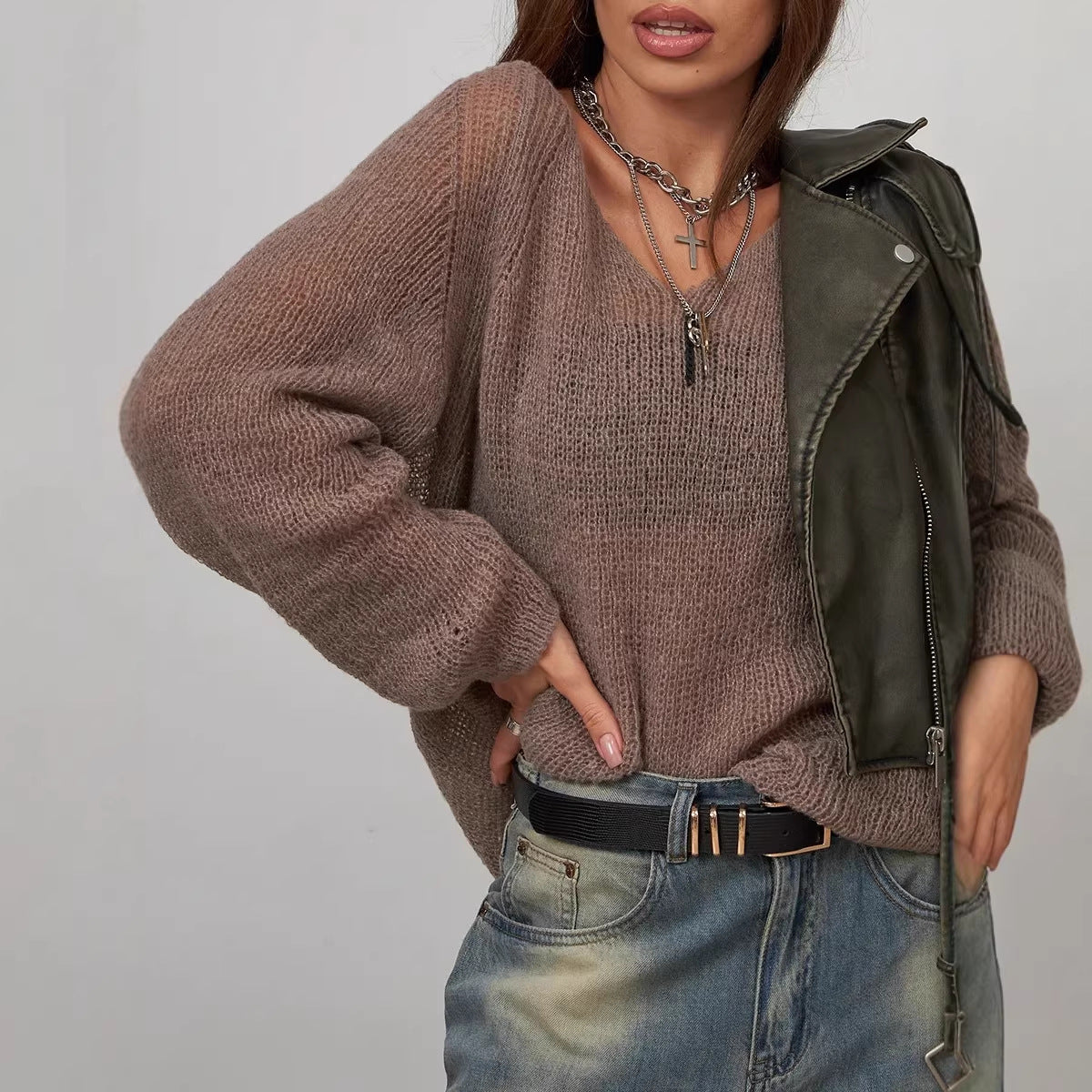 Slim-fit V-neck Solid-color Sweater