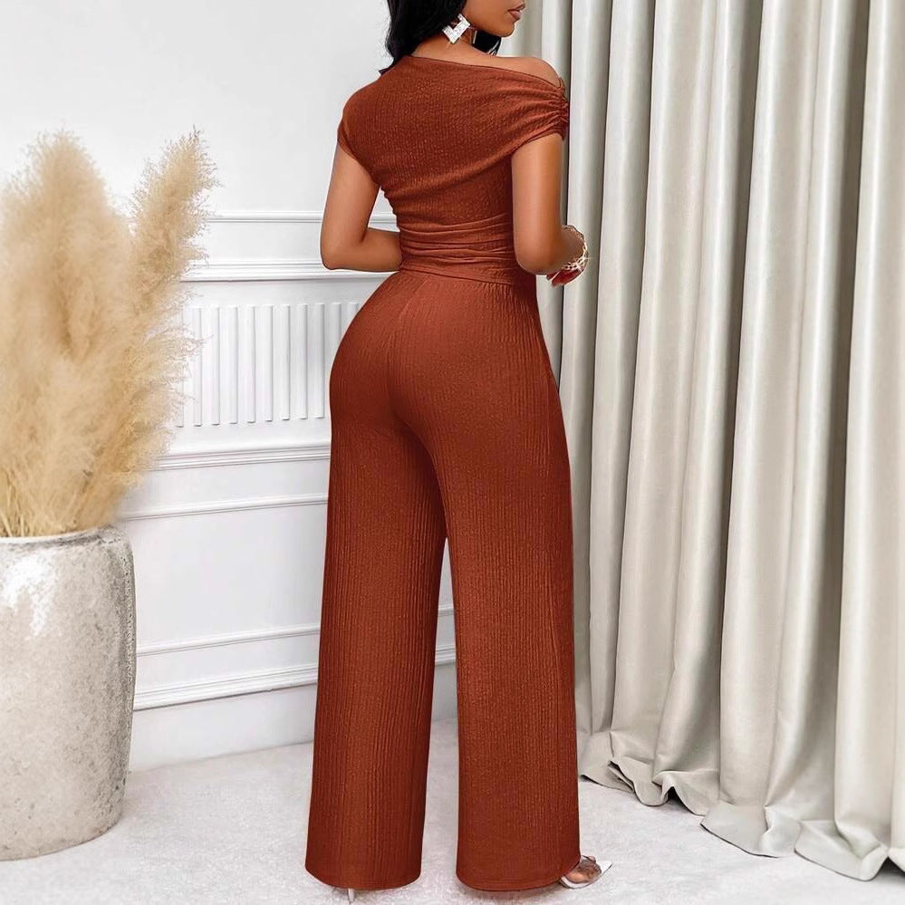 Two-piece Set Featuring A Fitted Top Paired With Wide-leg Pants