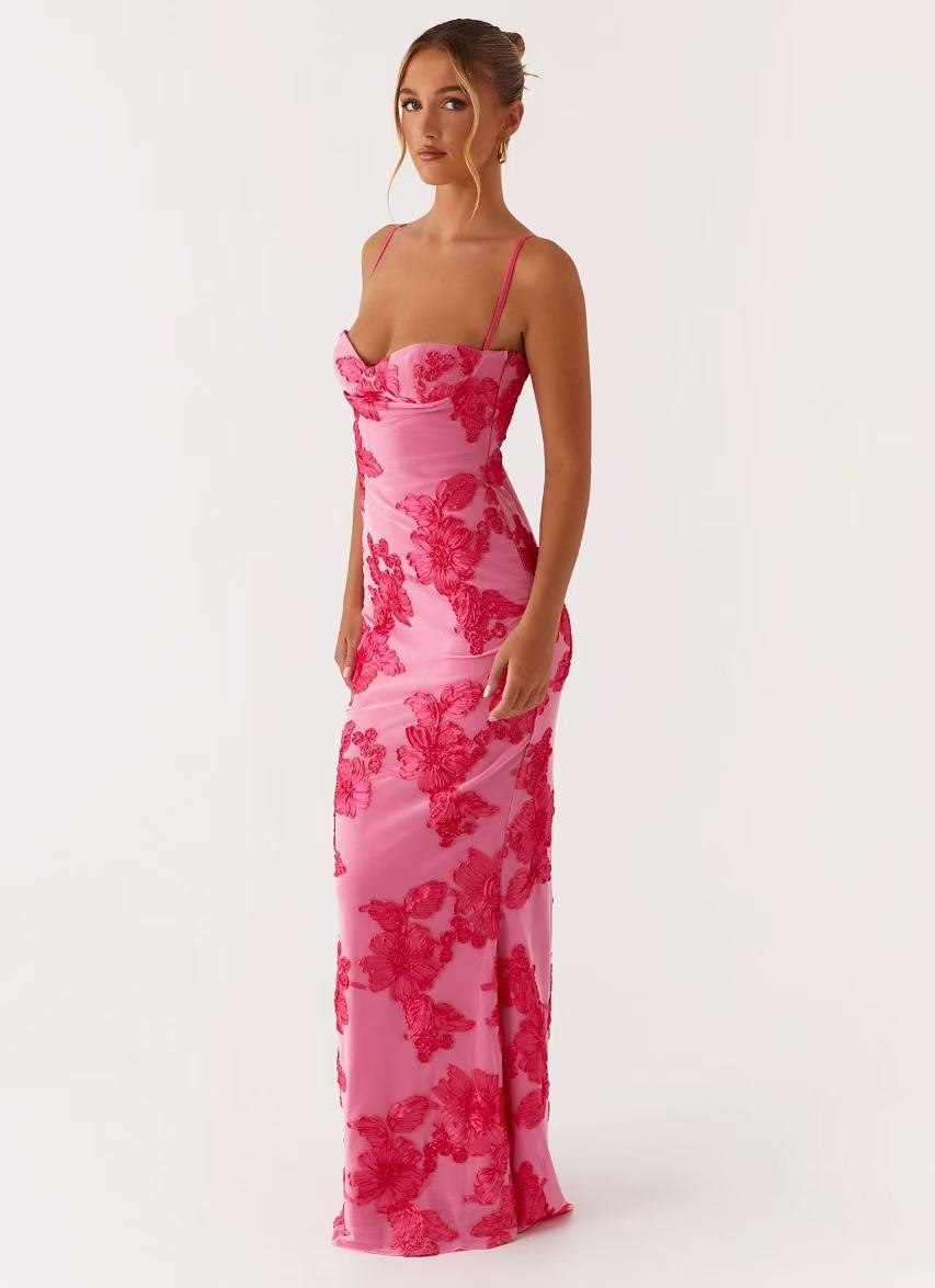 Elegant Sleeveless Straight-Line Embroidered Resort Dress