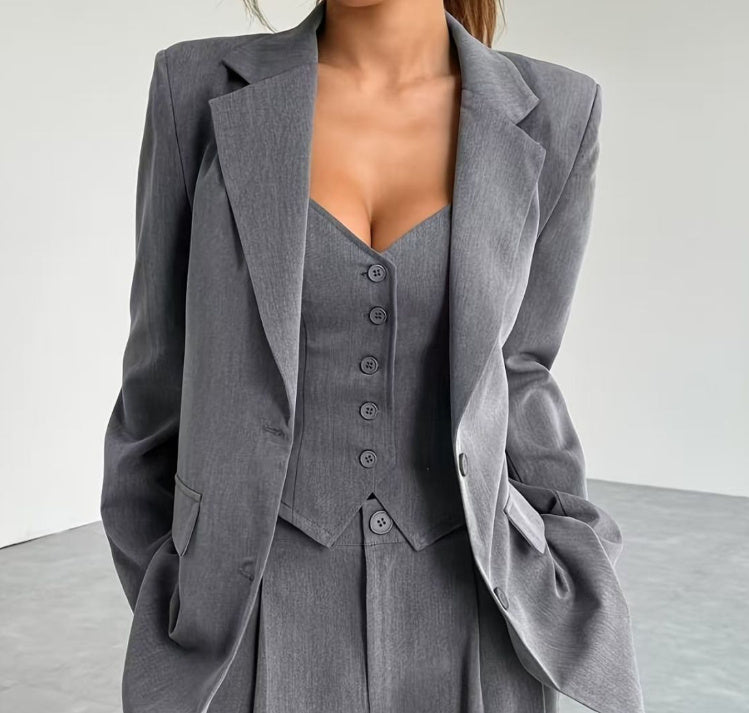 A Three-piece Solid Color Women's Front-buttoned Long-sleeved Pocket Lapel Top