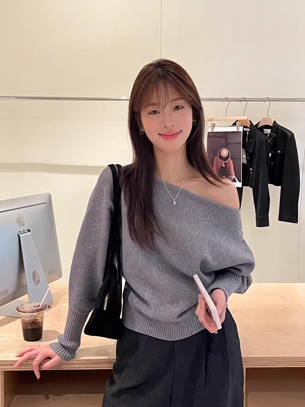 Korean-style Elegant Red Long-sleeve Knit Top With A Slanted Shoulder Design