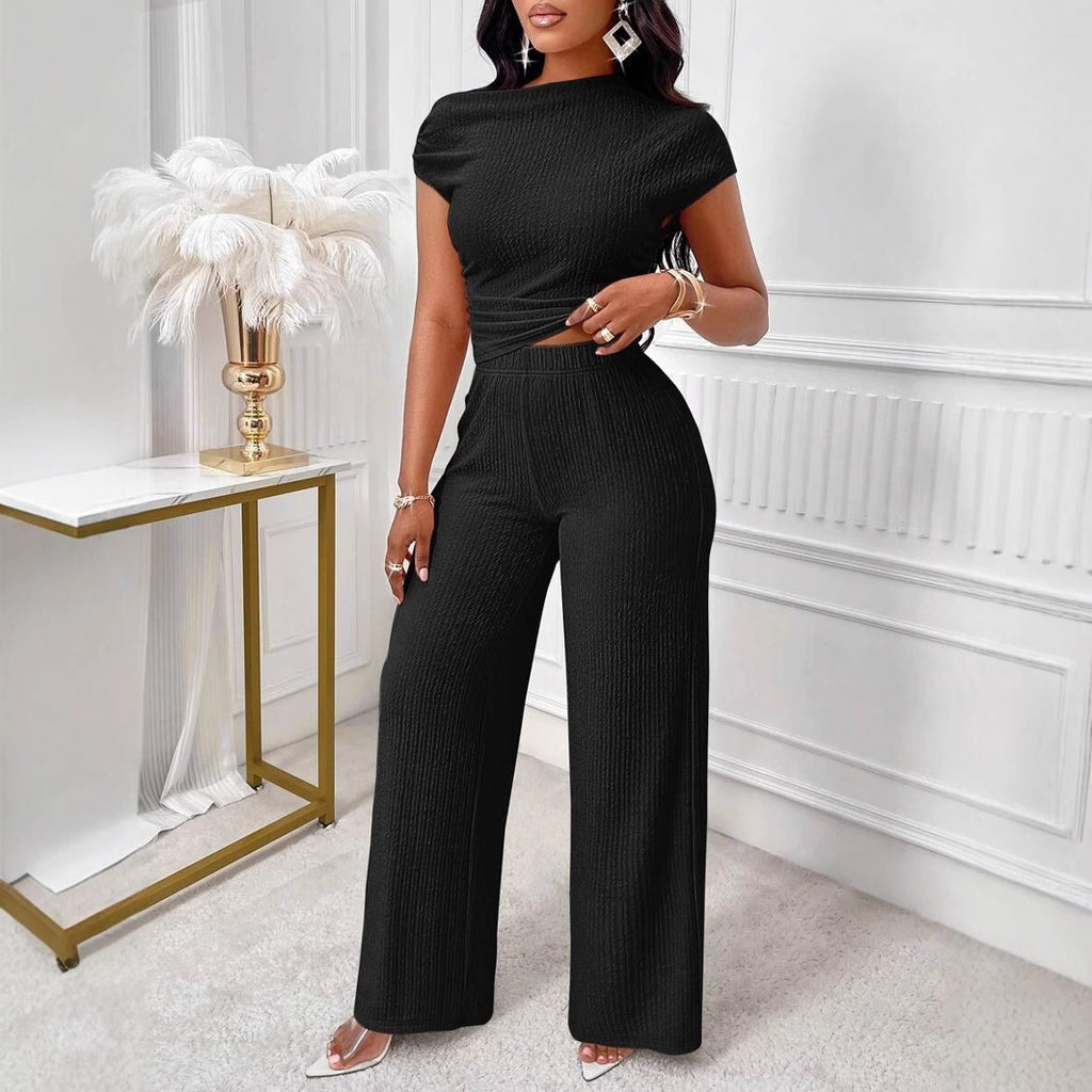 Two-piece Set Featuring A Fitted Top Paired With Wide-leg Pants