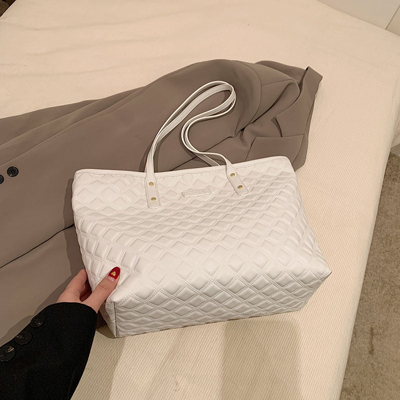 Commuter Shoulder Bag With A Diamond-check Pattern