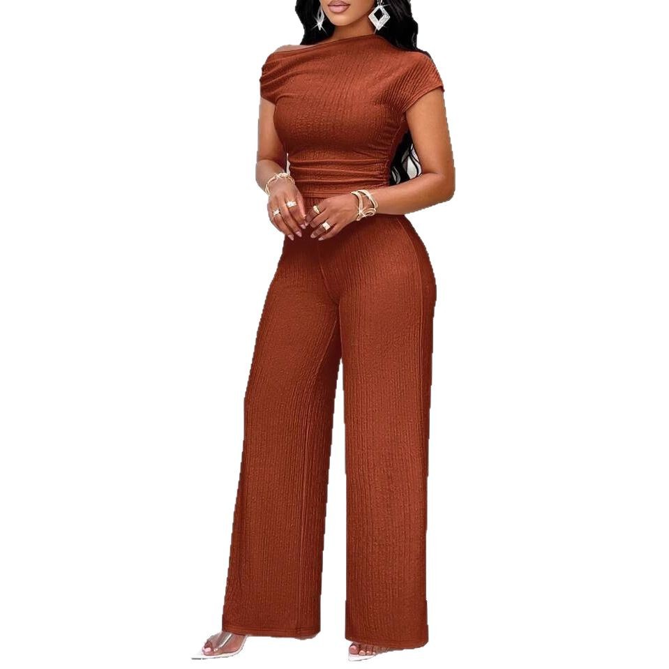 Two-piece Set Featuring A Fitted Top Paired With Wide-leg Pants
