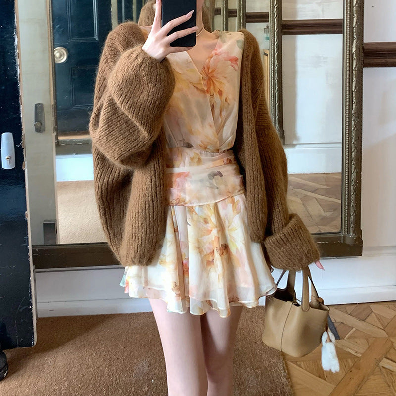 Beautiful V-neck Lantern Sleeve Floral Skirt