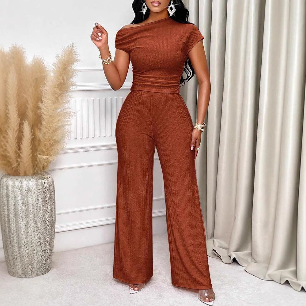 Two-piece Set Featuring A Fitted Top Paired With Wide-leg Pants