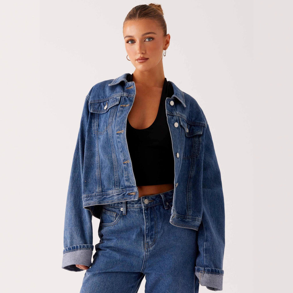 Casual Denim Jacket With A Turn-Down Collar And Long Sleeves