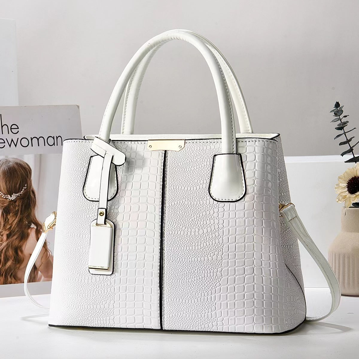 Fashionable And Textured Large-capacity Women's Handbag