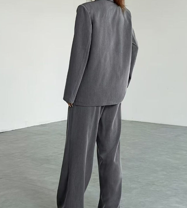 A Three-piece Solid Color Women's Front-buttoned Long-sleeved Pocket Lapel Top